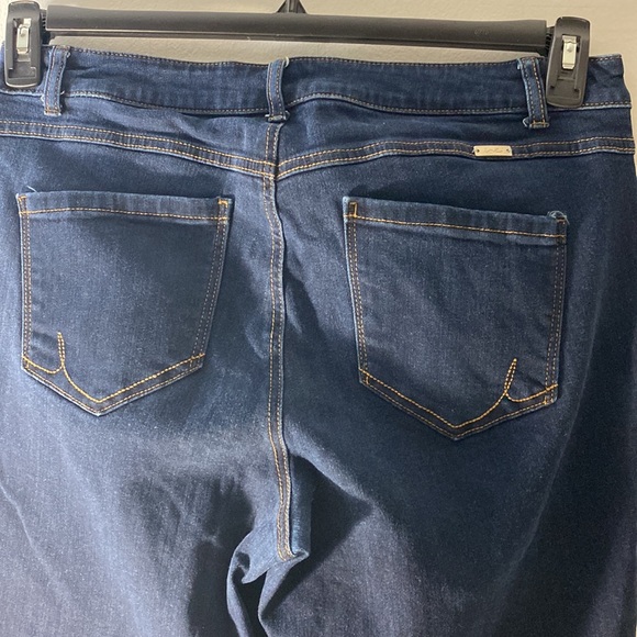 INC Denim | Skinny Leg Curvy Fit Short Style - Picture 5 of 12